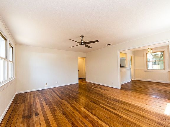 2nd image of 2911 Lake Shore Blvd