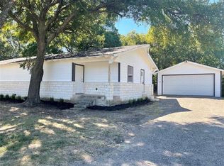 427 Valley View Dr, Azle, TX 76020