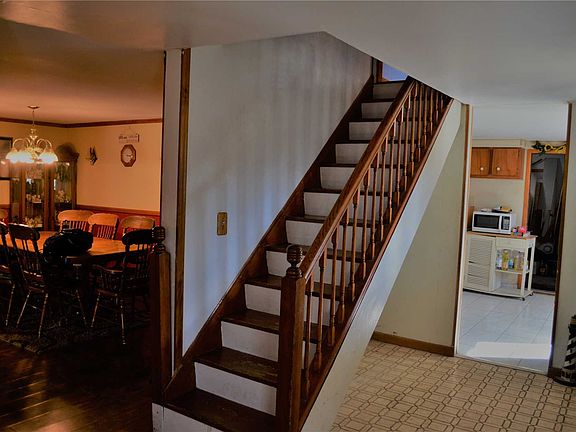 2nd image of 5 Ramsy Ln
