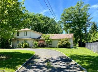 10 Wilshire Dr, Livingston, NJ 07039