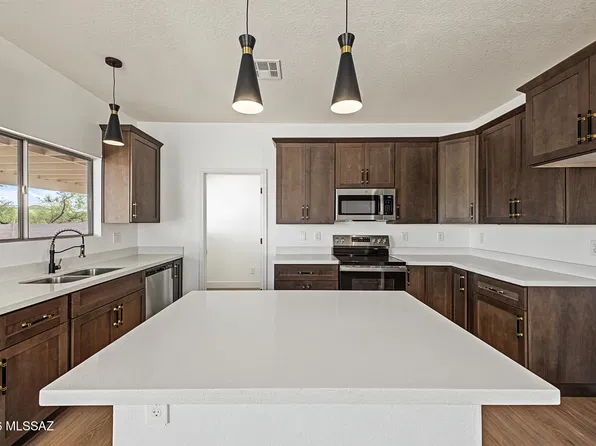 7205 S Peaceful Valley Dr, Tucson, AZ 85757