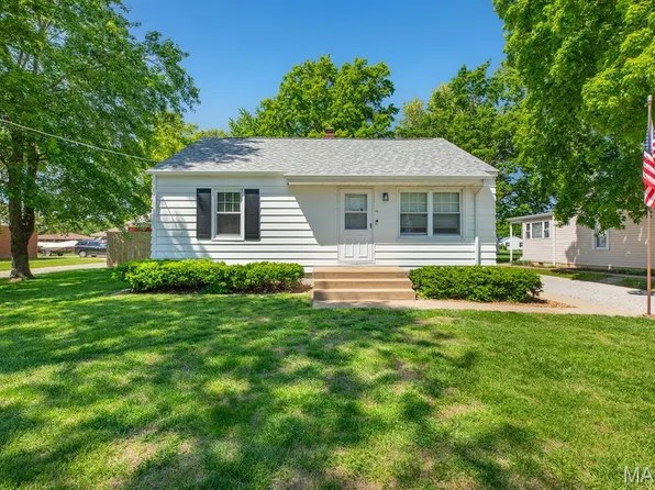 806 Taylor Ave, Godfrey, IL 62035