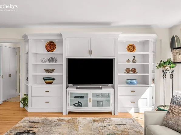 249 East 48th Street 10B image 3 of 17