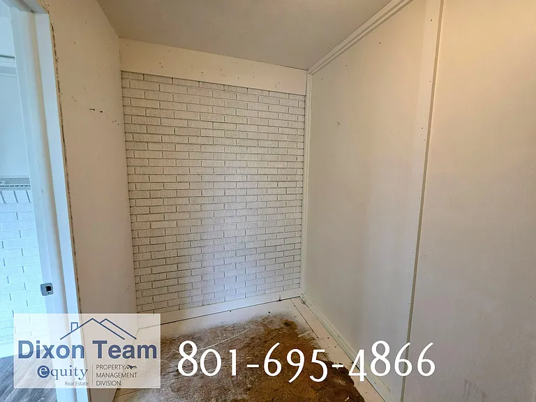 2327 Chateau Dr #1 — Photo 12