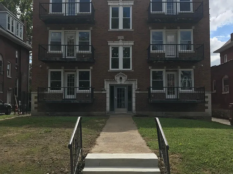 5890 Cates Ave — Photo 10