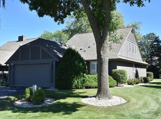 10314 N Charter Mall Rd, Mequon, WI 53092