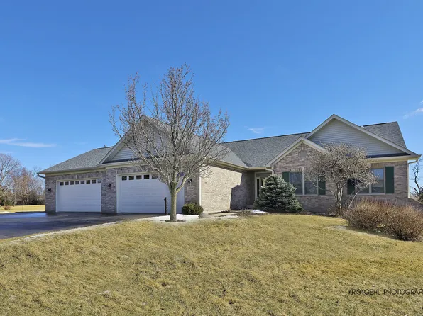 10912 E Riviera Dr, Spring Grove, IL 60081