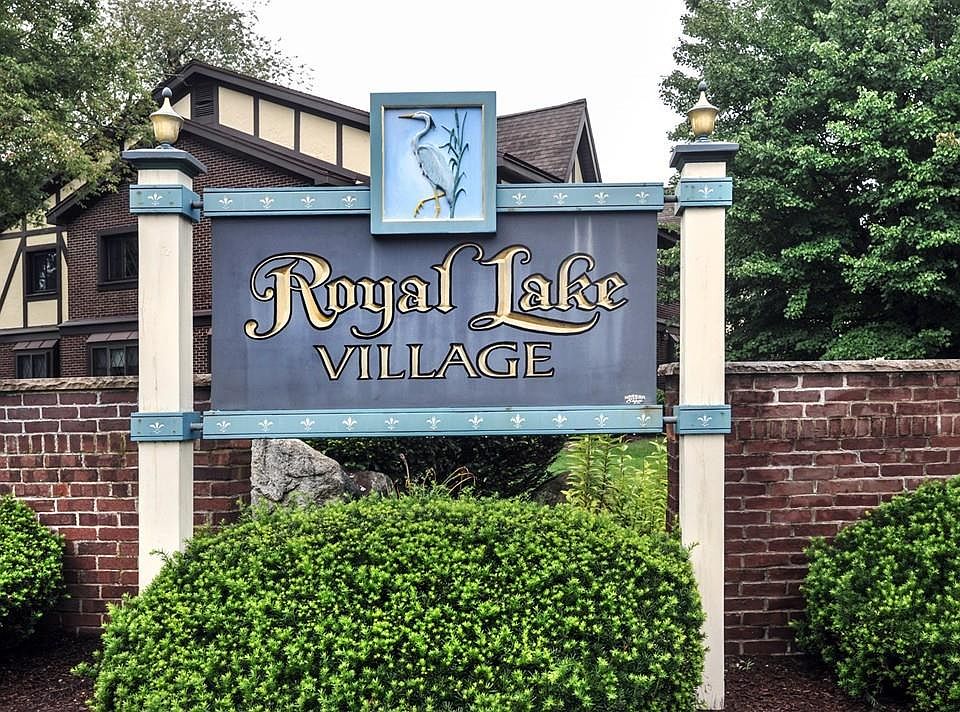 1st image of 10 Royal Lake Dr APT 4
