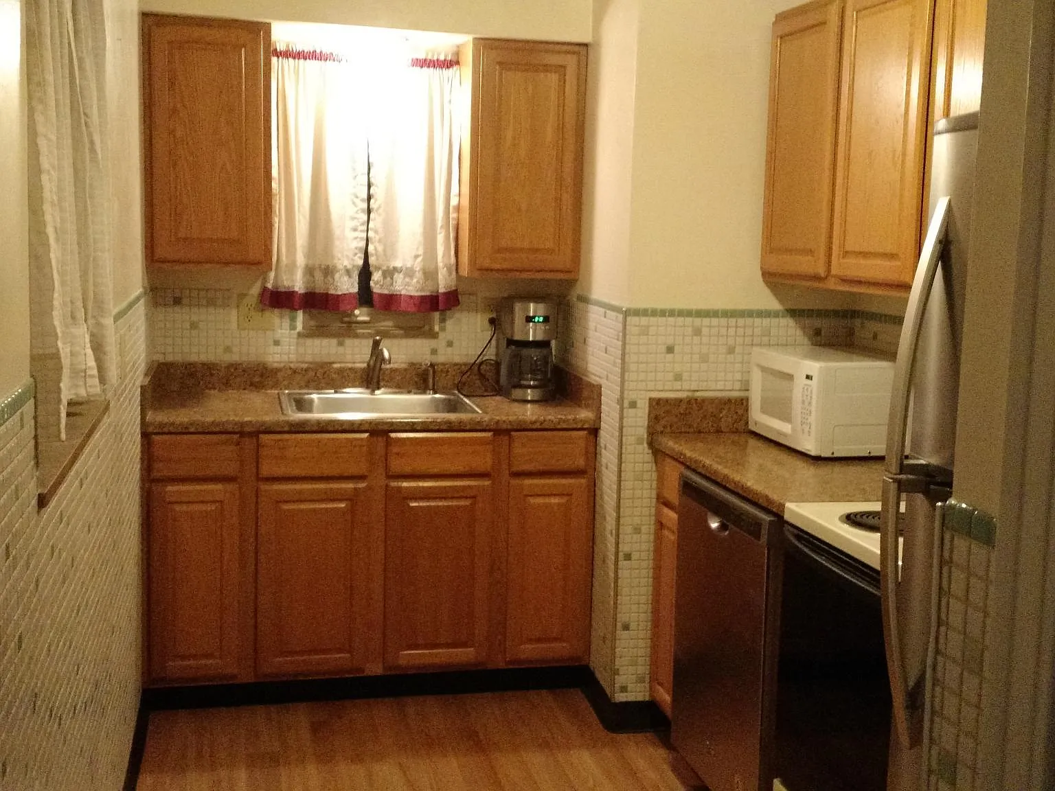 3 bed, 1100 sqft, $1,695 — Photo 3