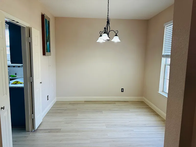 313 Broadmoor Dr — Photo 10