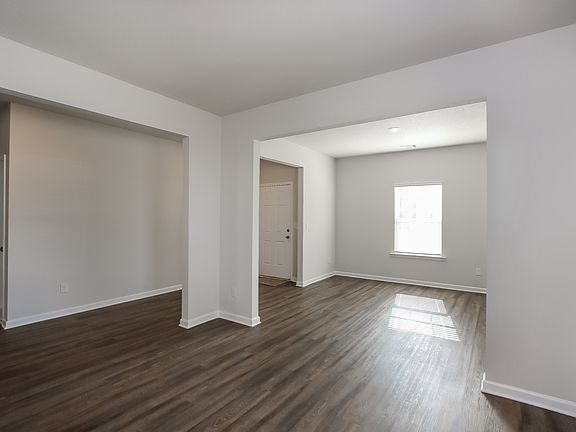 5th image of 3211 Bridgewood Dr