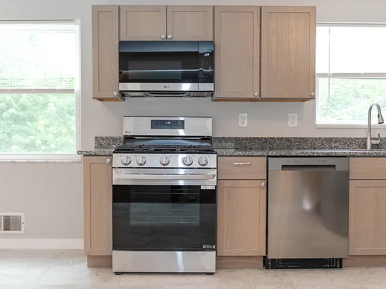 811 Eathan Ave — Photo 10