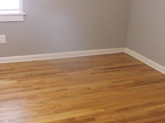 2nd image of 2842 Yale Ave