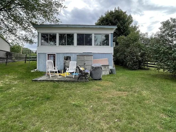 (undisclosed Address), Raymond, ME 04071