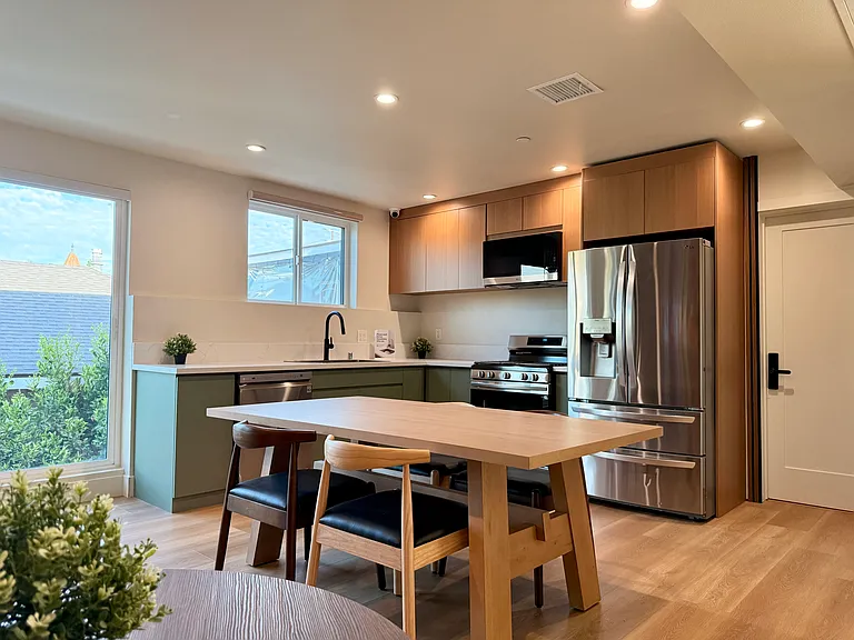 1575 W 35th Pl #D — Photo 29