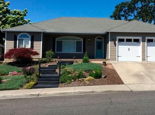 942 Ridgeview Dr, Eagle Point, OR 97524