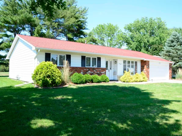 112 James Dr, Macomb, IL 61455