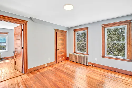 114 Buckingham St Photo 1
