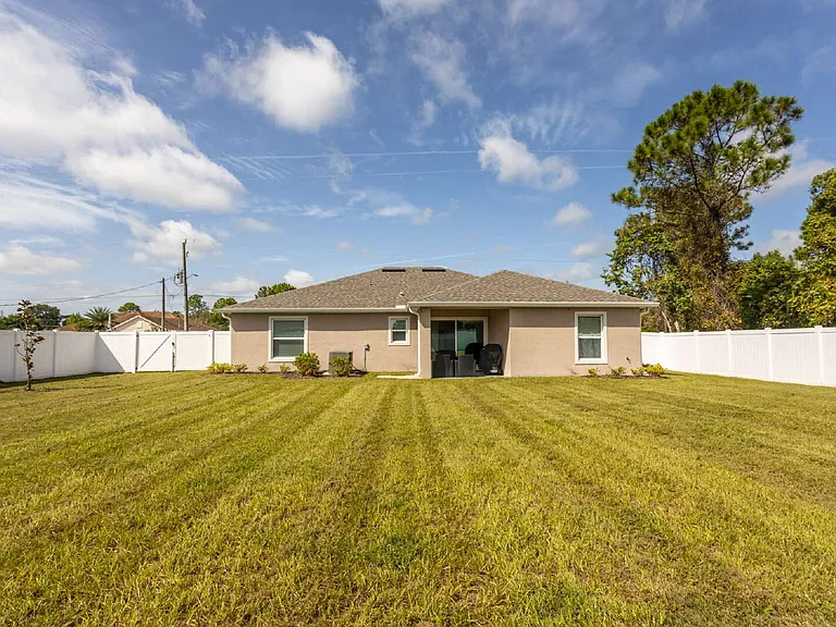 43 Freeland Ln — Photo 30