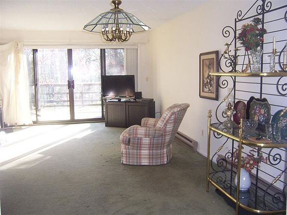 5th image of 81 Roundhouse Road #81