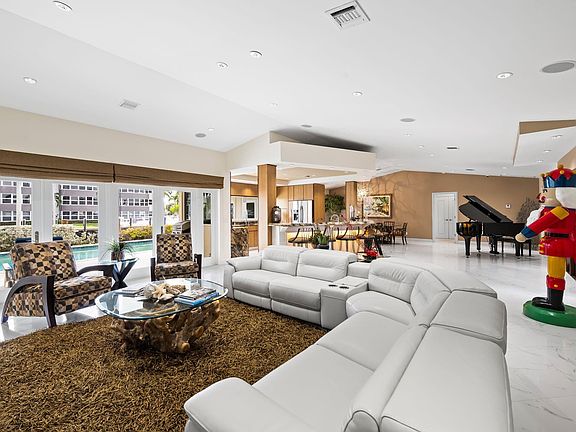 2nd image of 5201 NE 32 Avenue