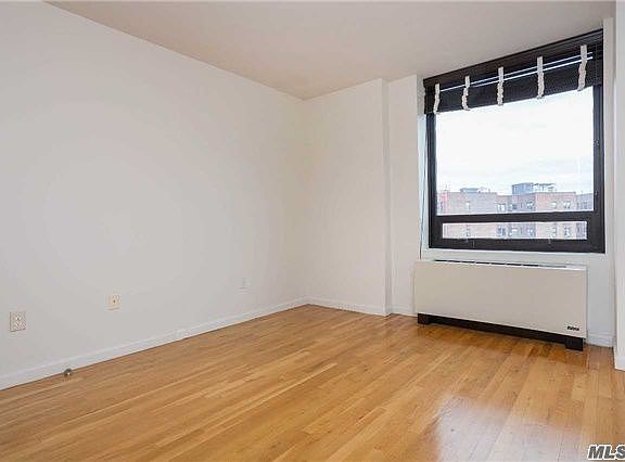 4th image of 11624 Grosvenor Ln APT 6E