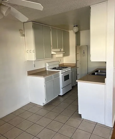 13812 Vanowen St #215 — Photo 7