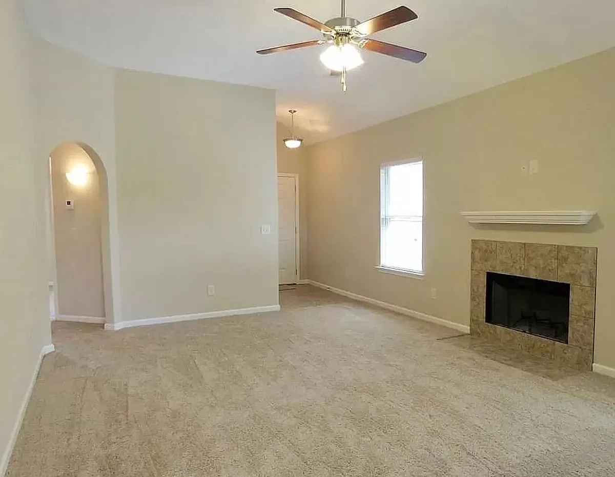 Building Photo - 6530 Ridgeview Ln