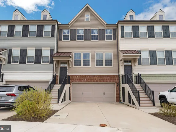 438 Tall Oaks Dr, Warminster, PA 18974