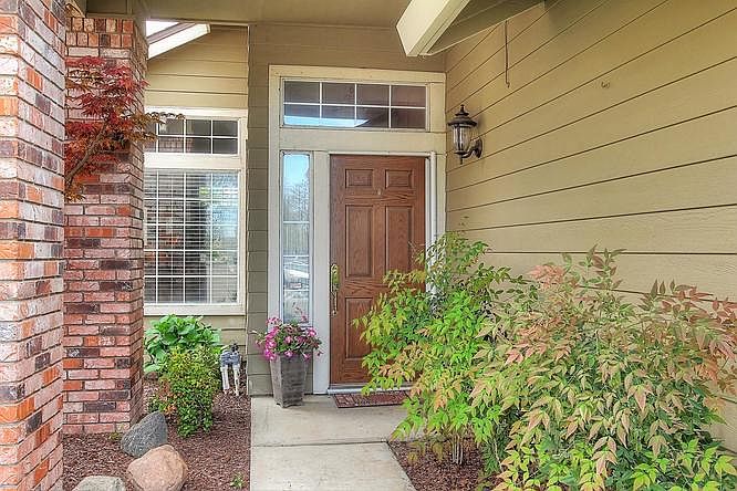 1st image of 880 Foxwood Dr