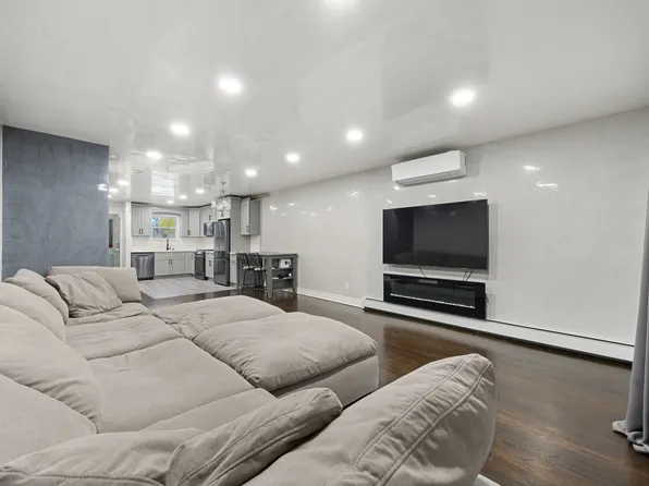 2924 Gerritsen Avenue image 21 of 25