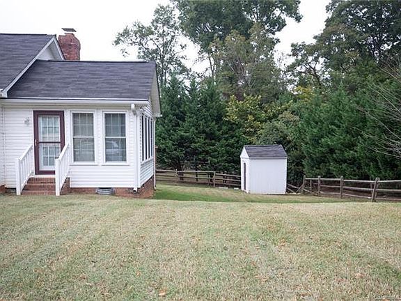4th image of 2132 Fox Creek Ln