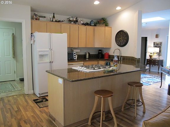 3rd image of 2412 NE 147th Ct