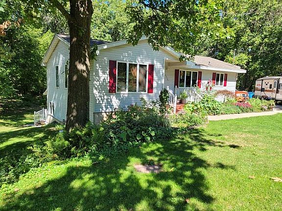 3rd image of 4425 Kroes St NE