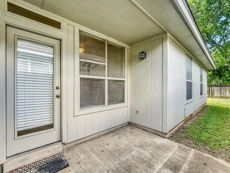 502 Gregory Ct — Photo 21
