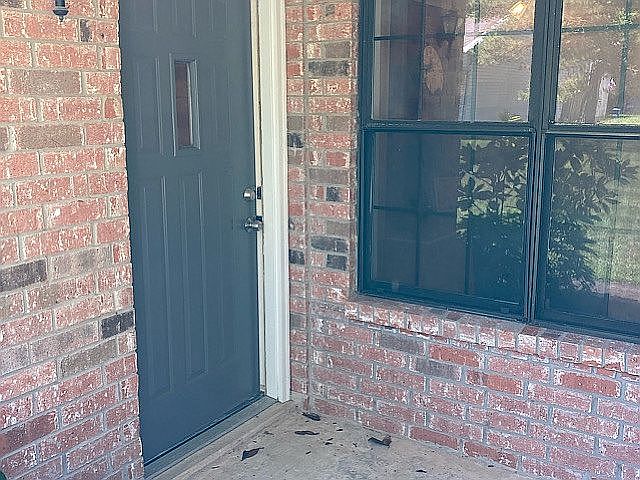 1st image of 1015 E Broad St APT 2