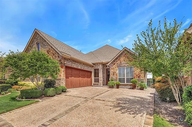1st image of 529 Grail Castle Dr