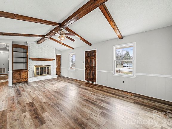 2nd image of 102 Roxie Ln