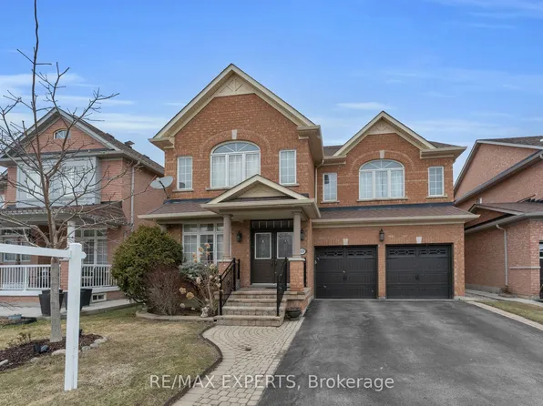 13 Villagewood St, Brampton, ON L6P 2C3
