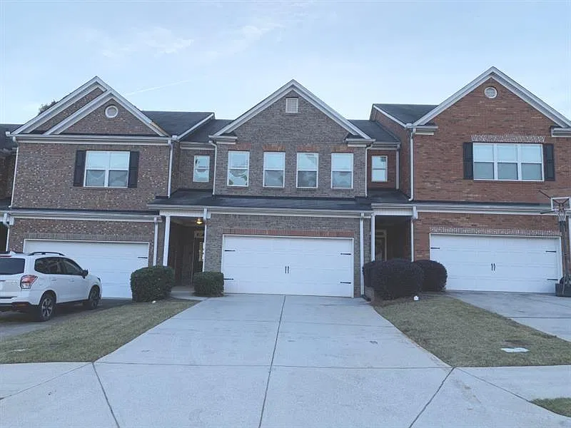 3 bed, 2.5 bath, 2046 sqft, $2,000 — Photo 1