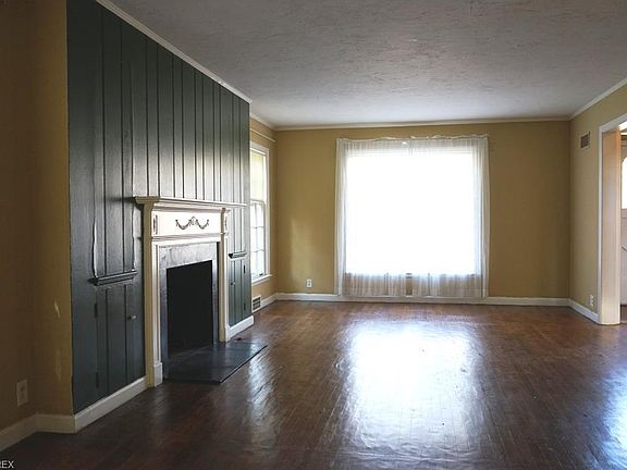 3rd image of 19412 Lomond Blvd