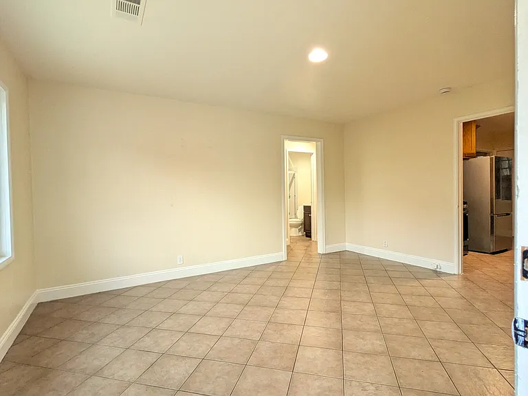 1095 N 4th St — Photo 3