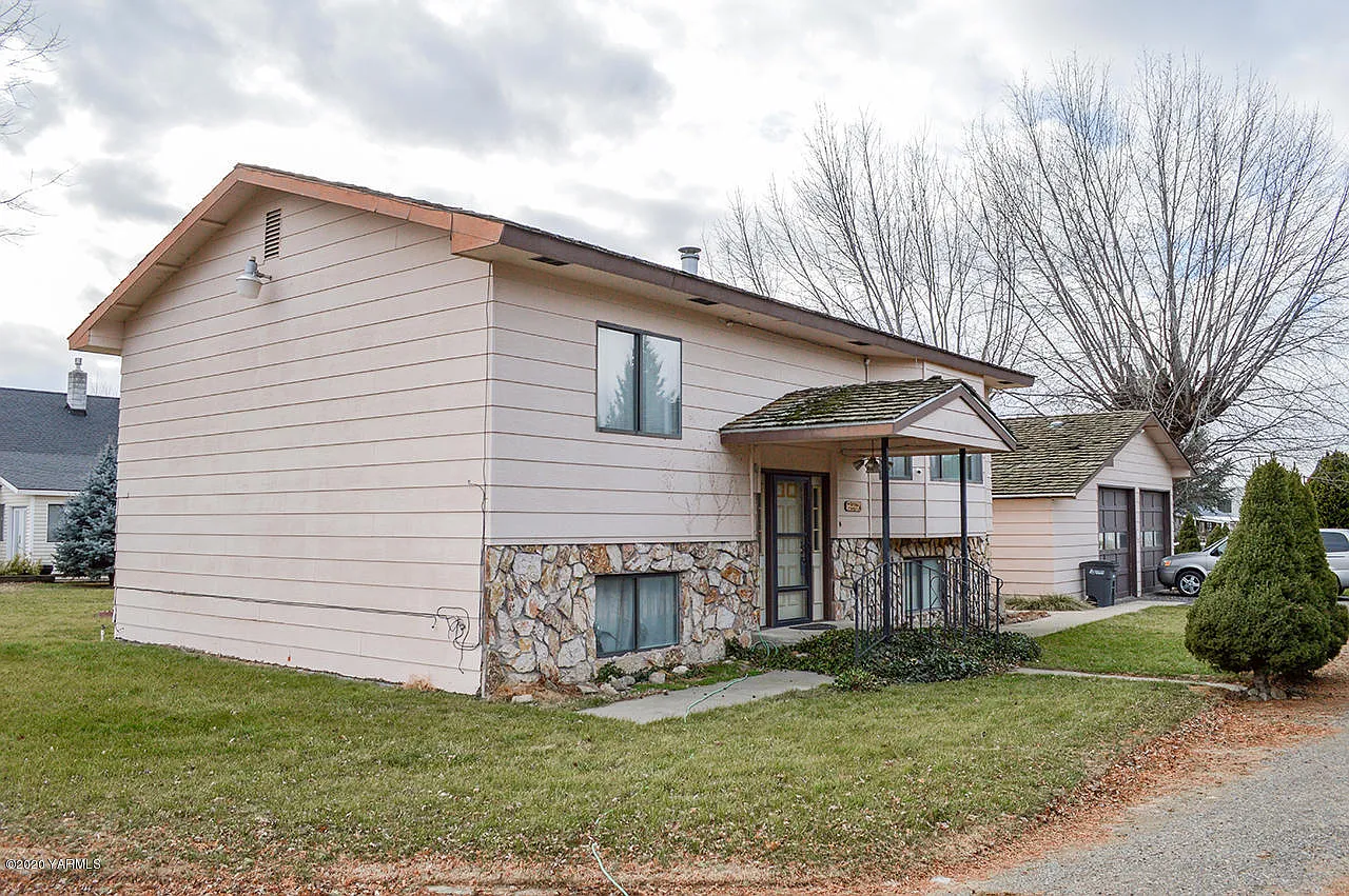 271 Cheyne Rd photo 1