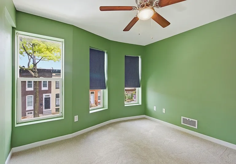 415 E Federal St — Photo 12