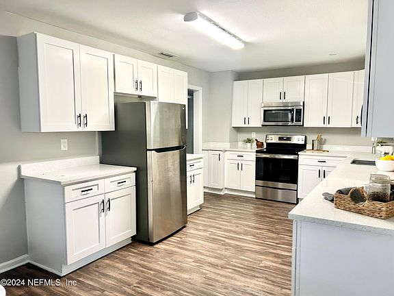 4th image of 5742 CEDAR PARK Lane
