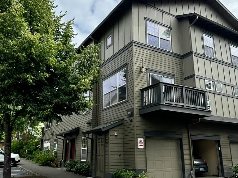 Private garage and balcony
