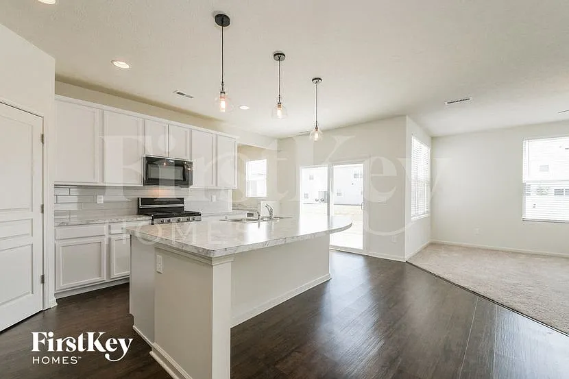 4 bed, 3.0 bath, 2456 sqft, $2,755 — Photo 4
