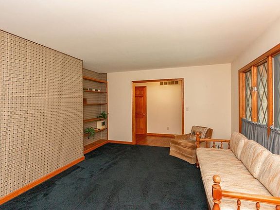 5th image of 530 Northeastern Dr