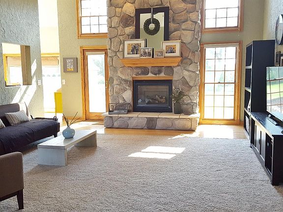 2nd image of 26 Pinehurst Cir