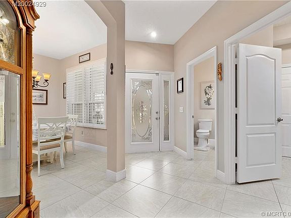 4th image of 1645 SW Harbour Isles Cir #26